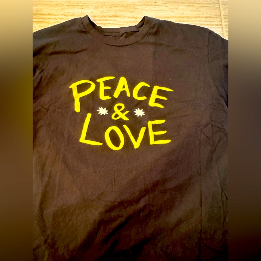 Peace and Love T-Shirt
The Beatles
Ringo Starr
Size M

NWOT
